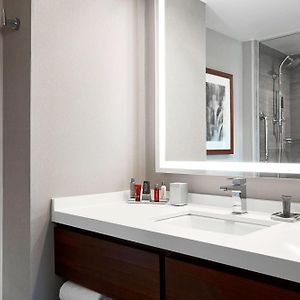 One-Bedroom King Suite